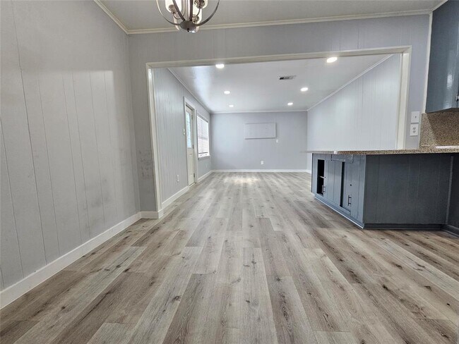 Foto del edificio - 6714 Clemson St