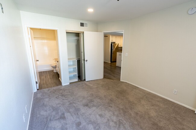 Interior Photo - 4378 Sepulveda Blvd