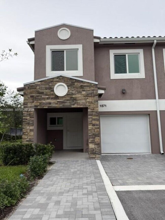 Building Photo - 1521 NW 94th Ave
