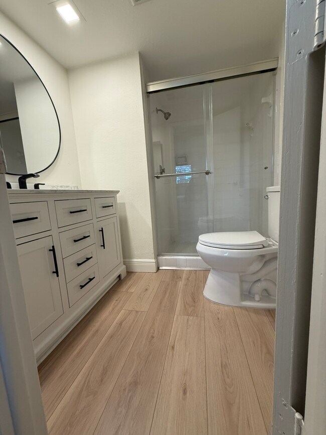 Primary Bathroom - 160 Turtle Lake Ct