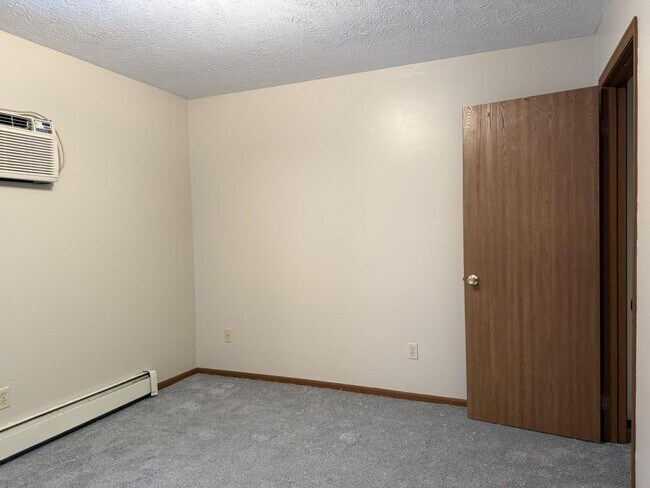 Foto del edificio - 2034 Portage Rd