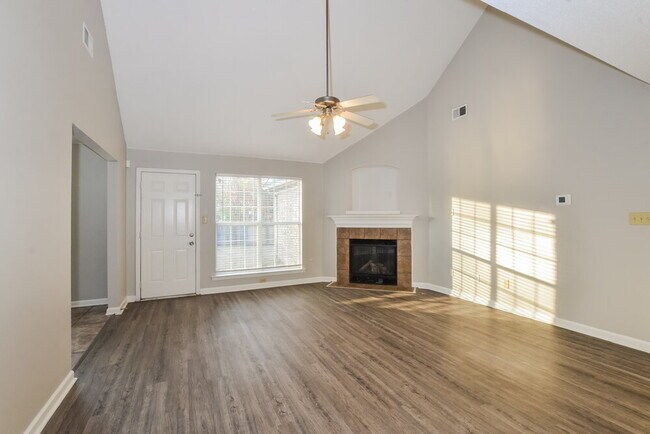 Foto del edificio - 1401 Carlton Ridge Dr