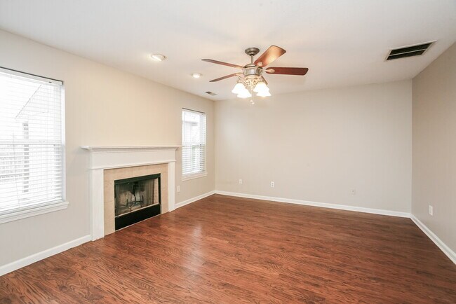 Foto del edificio - 15589 Outside Trail