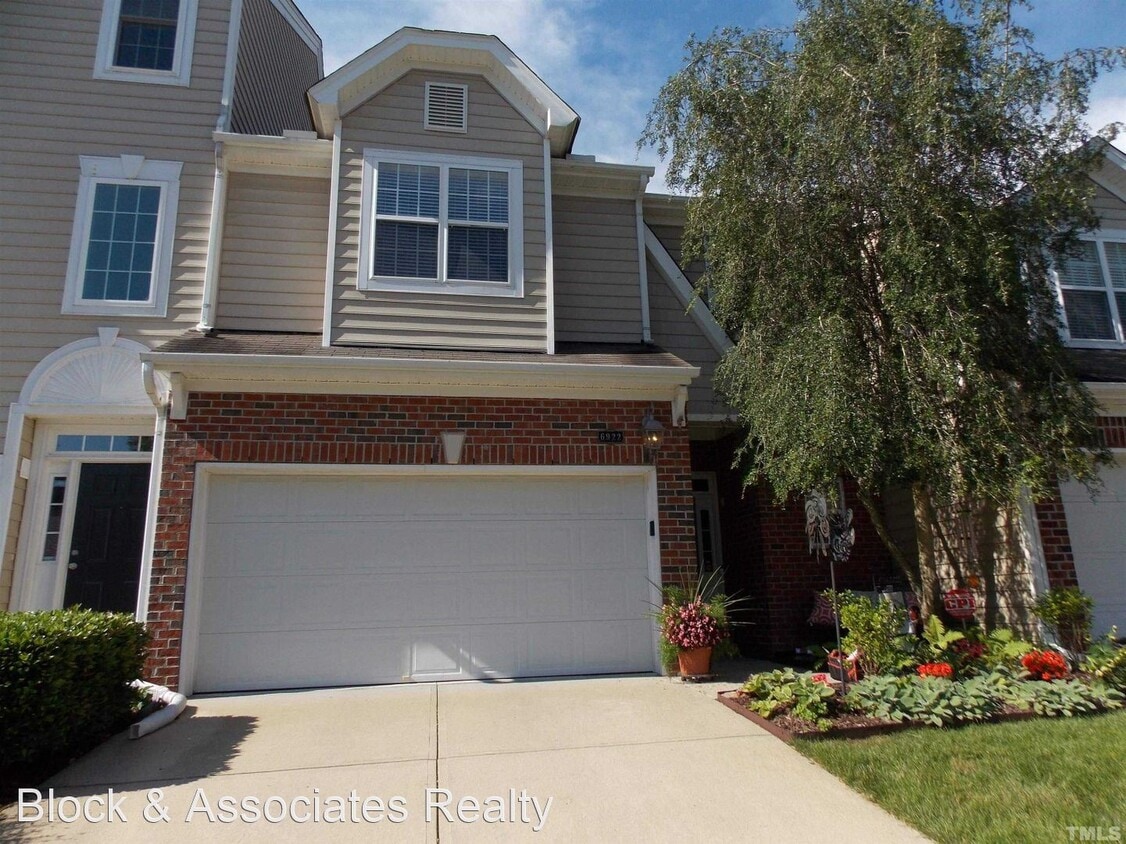 3 br, 2.5 bath House 6922 Middleboro Drive House for Rent in