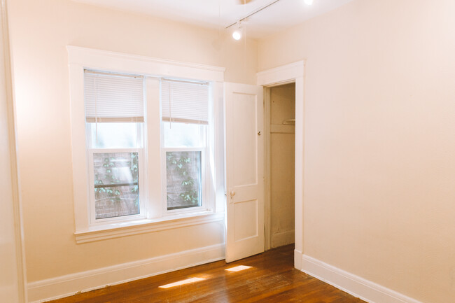 Foto del edificio - 2298 Bellfield Ave