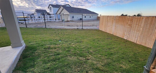 Foto del edificio - 2337 Moon Tower Trl