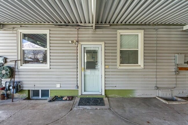 Building Photo - 235 N 800 E