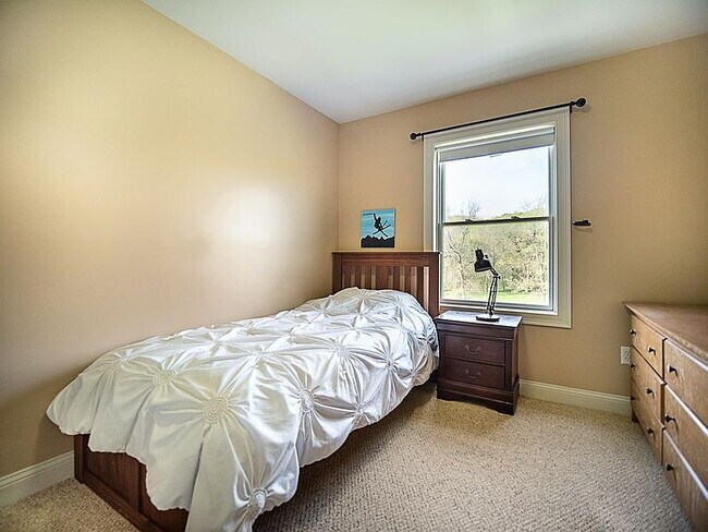 Foto del edificio - "Spacious 3-Bedroom Haven with 3 Full Baths in Charming Hinesburg!"