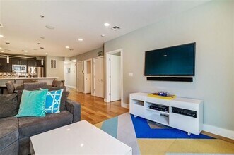 Building Photo - 626 Grand St