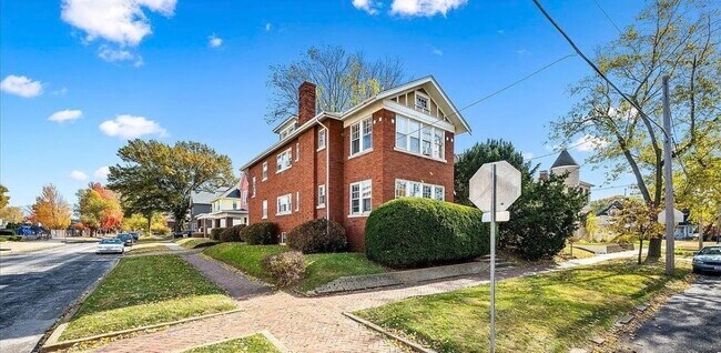 Building Photo - 616 N Cooper St