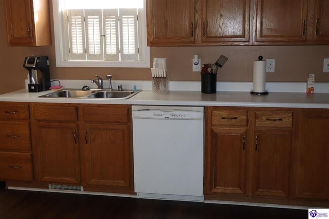 Foto del edificio - 101 Joy Ct