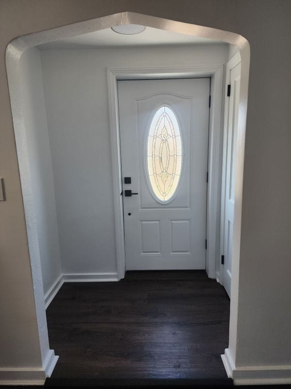 Building Photo - 5679 Valleyview Dr