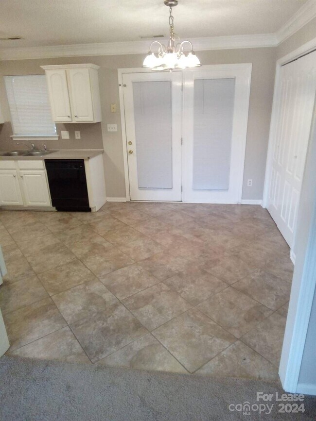 Building Photo - 738 Ablow Dr