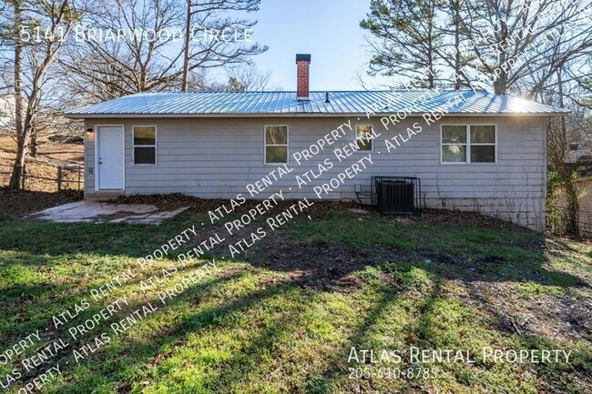 Foto del edificio - 5141 Briarwood Cir