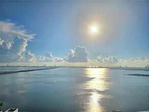 Building Photo - 460 NE 28th St