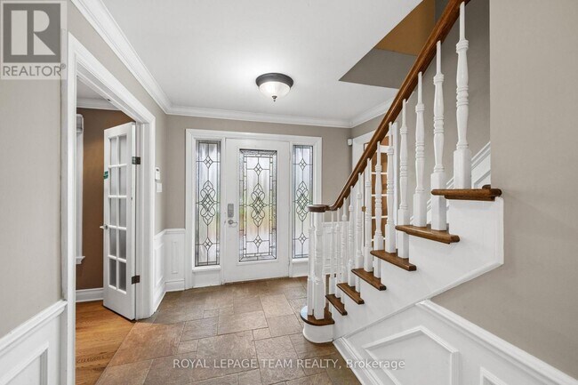 Photo du bâtiment - 3162 Woodroffe Ave