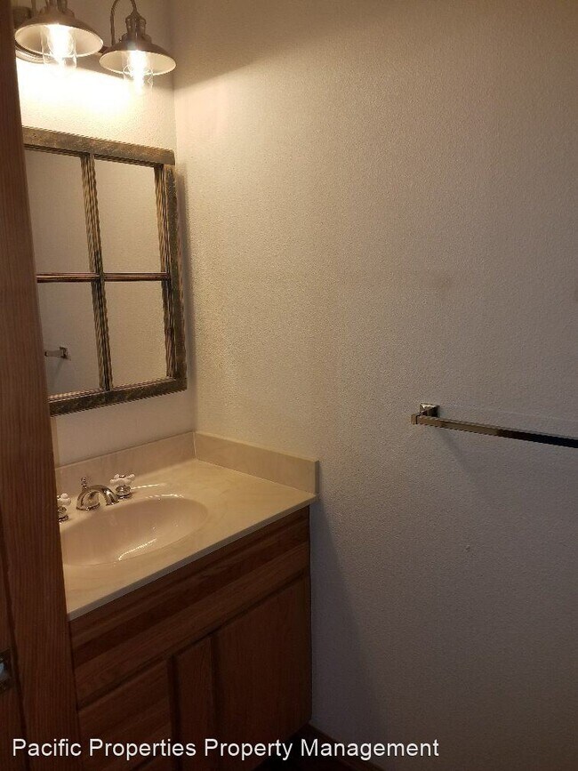 Building Photo - 2 br, 2.5 bath House - 911 Park Ave #21