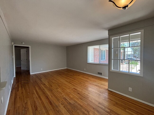 Building Photo - 935 Winona Ct