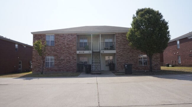 Building Photo - 2808 Cantabrian Dr