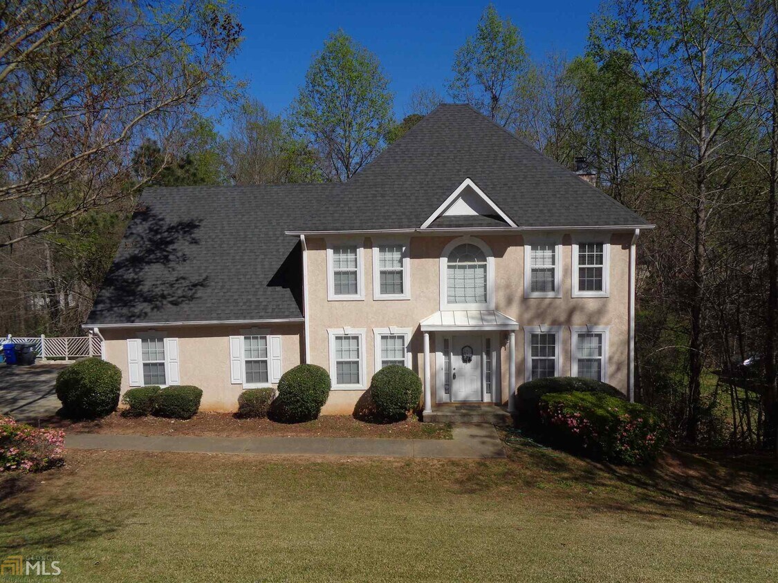 Primary Photo - 100 Ivy Manor