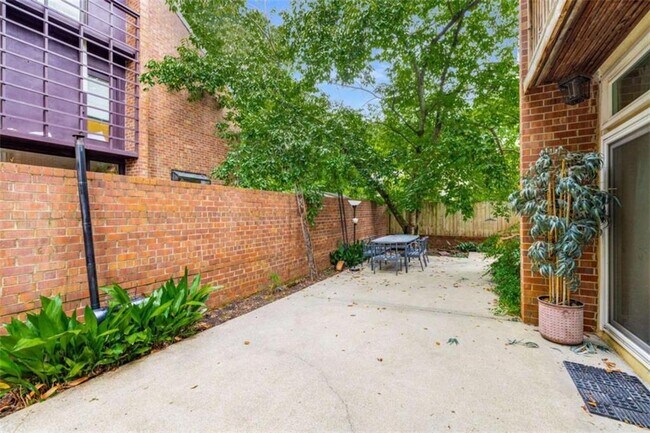 Foto del edificio - 654 Cleburne Terrace NE