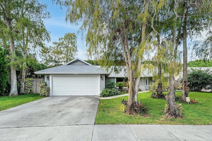 Primary Photo - 1252 Raintree Ln