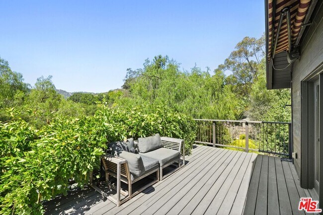 Building Photo - 21344 Colina Dr