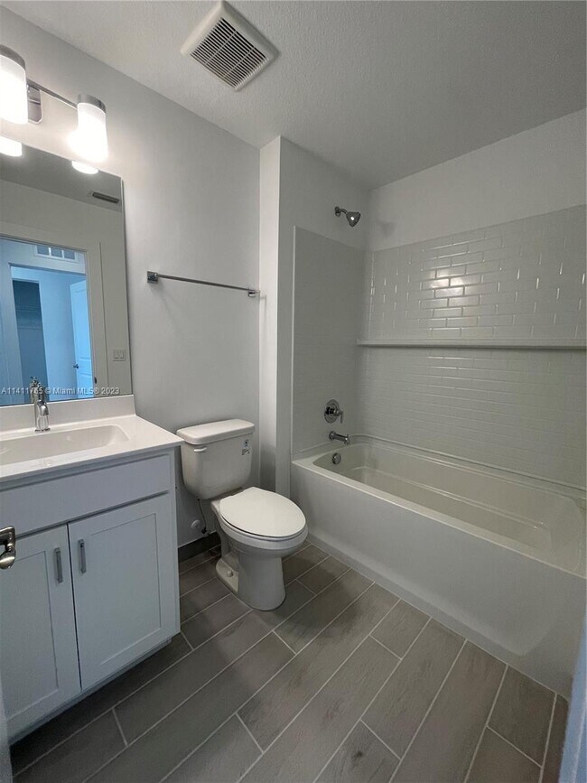 Building Photo - 1402 Gopher Ter