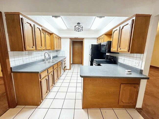 Building Photo - 14148 S Poplar Pl