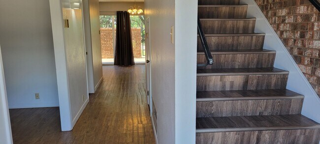 Foto del edificio - LARGE 2 BEDROOM 3 BATH CONDO IN COLONIAL PARK