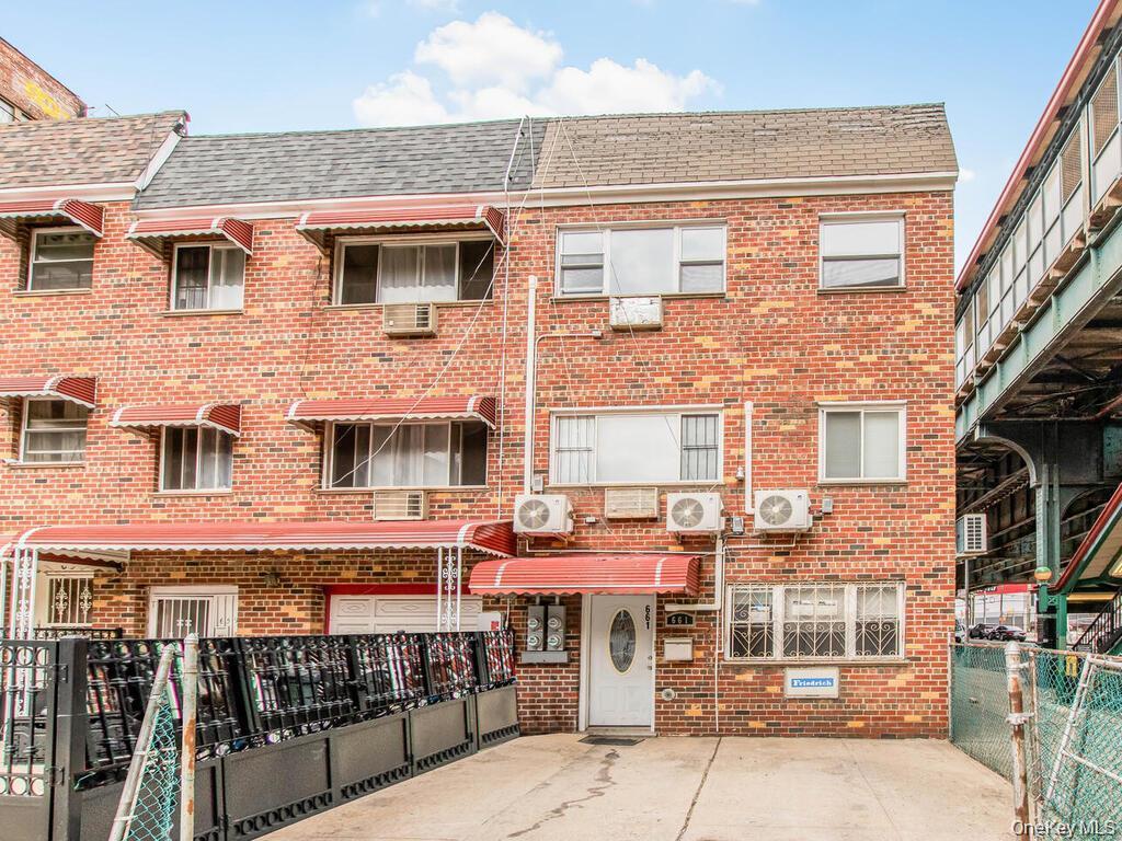 Foto principal - 661 Sagamore St