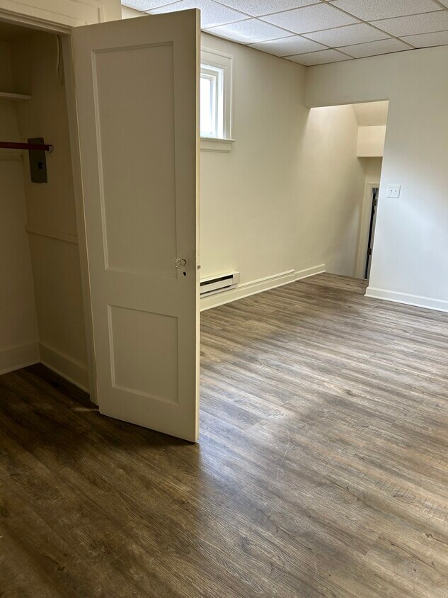 Closet - 940 Broad St