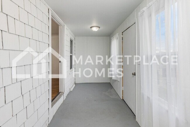 Foto del edificio - 21415 Woodside Ave