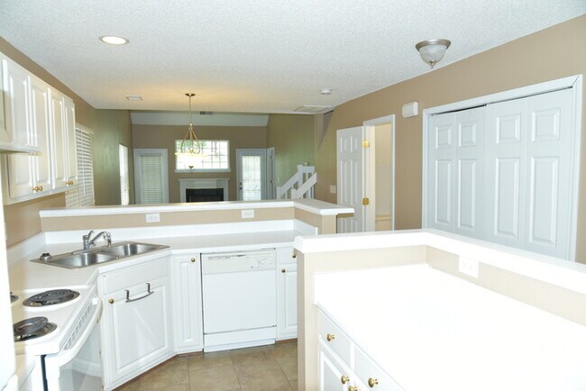 Foto del edificio - Charming 3BR Home in North Charlotte Near I-485 & Concord Mills