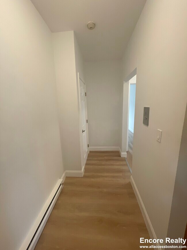 Building Photo - 111 Norway St