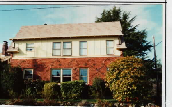 Building Photo - 4903 N Linden Ave
