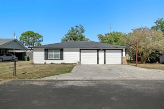 Building Photo - 7819 Bayside Dr