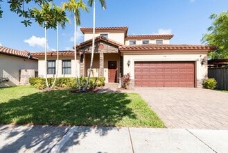 Building Photo - 516 SE 35 Ave