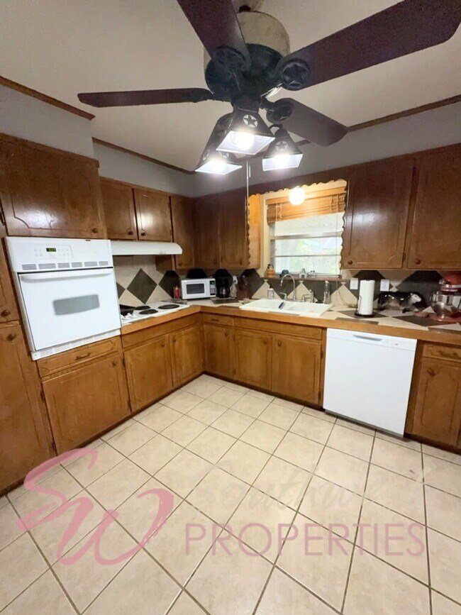 Foto del edificio - Lovely 3 bedroom 2 bath brick home in excellent neighborhood!