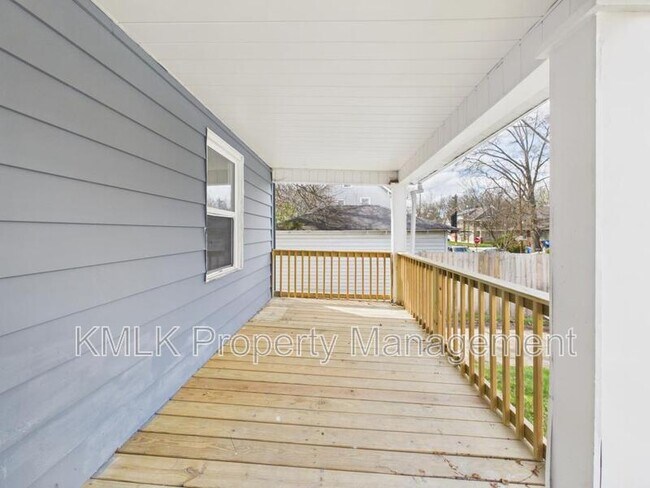 Foto del edificio - 575 Fernwood Dr