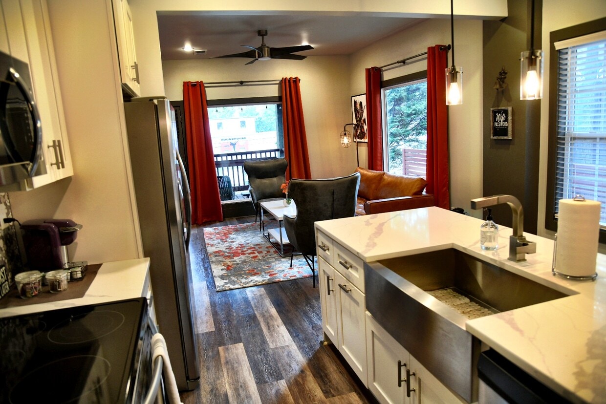 Photo - 762 Moreland Ave SE (Atlanta, GA)