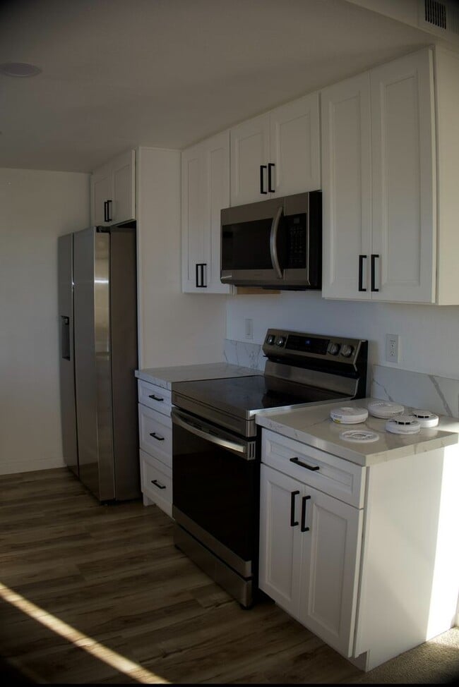 Building Photo - 1910 E 24th St