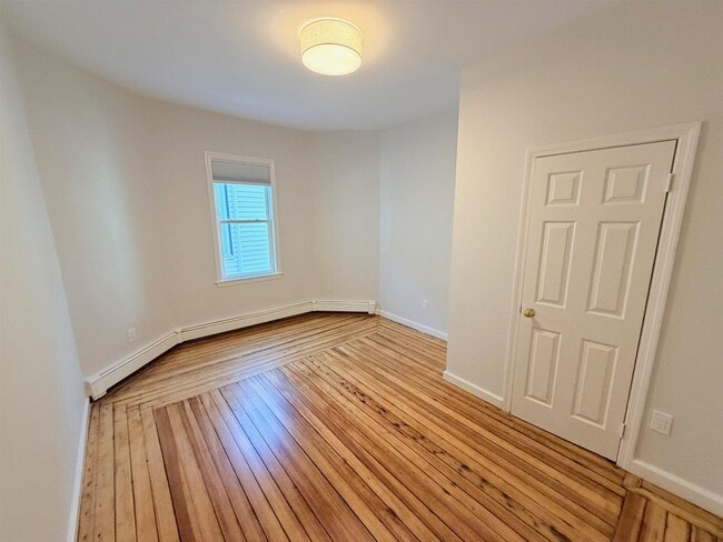 Building Photo - 172 Putnam Ave