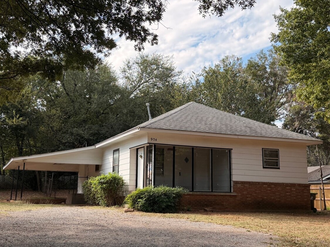 Primary Photo - (3) Bed/(1) Bath in Purcell Avail NOWl!