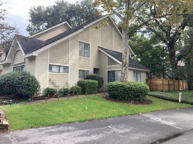 Fully furnished all-inclusive 3 bedroom 2.5 bath town home- walk to Mt Pleasant Memorial Park - 359 Spoonbill Ln
