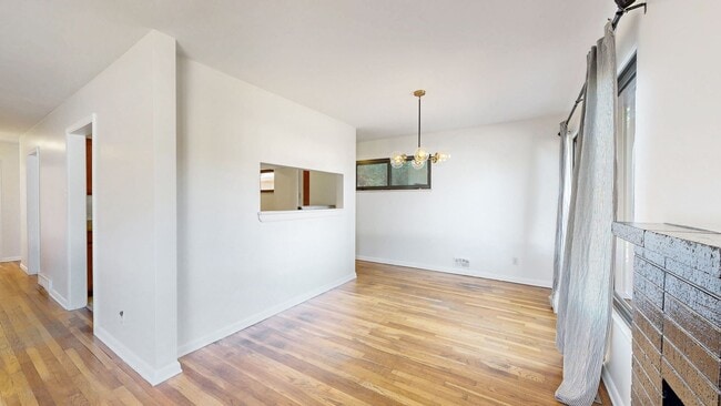 Building Photo - Spacious 3 bed/1 bath w/W/D and 2 car garage