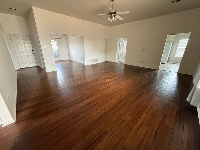 Foto del edificio - 408 Viola Dr