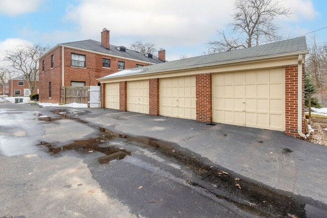 Building Photo - 636 Blenheim Rd