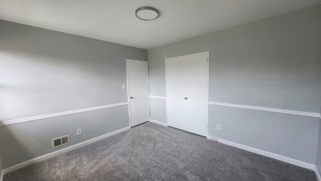 Building Photo - "Charming 3-Bed Home with Modern Amenities in Temple Hills - Ideal Location!"