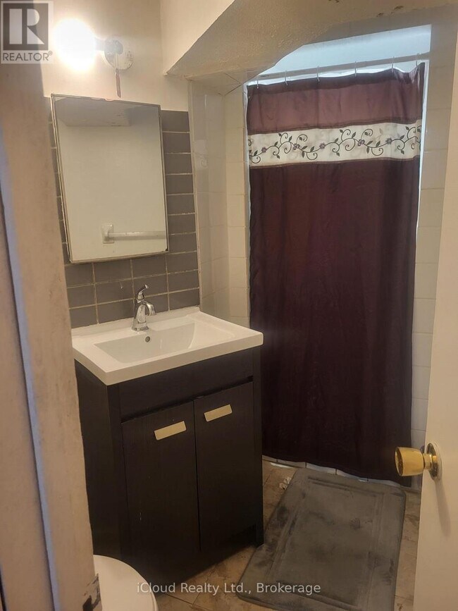 Photo du bâtiment - 7616 Discus Crescent